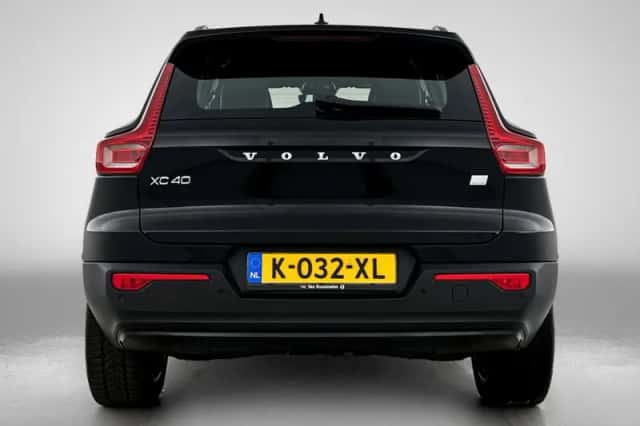 Volvo XC40 (2021) thumbnail 3