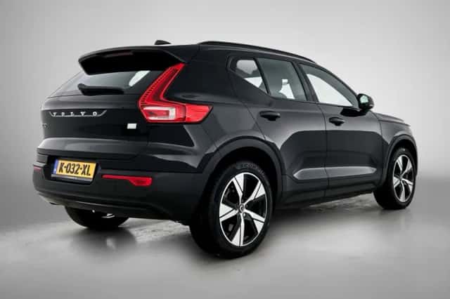Volvo XC40 (2021) thumbnail 4