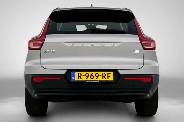 Volvo XC40 (2022) thumbnail 3