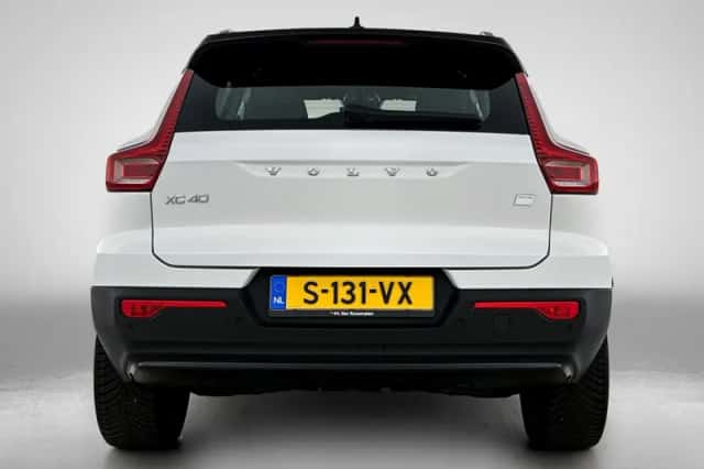 Volvo XC40 (2023) thumbnail 2