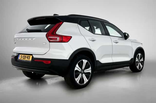 Volvo XC40 (2023) thumbnail 3