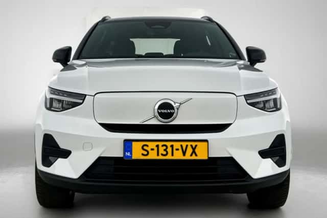 Volvo XC40 (2023) thumbnail 4