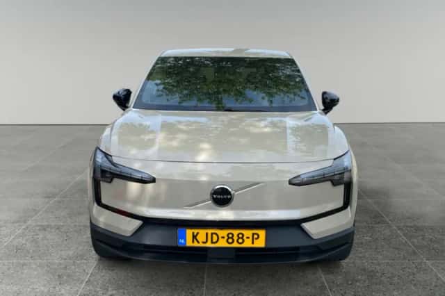 Volvo EX30 (2026) thumbnail 3