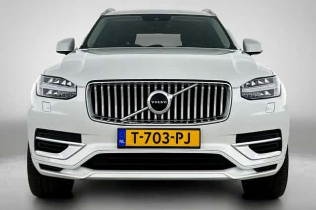 Volvo XC90 (2022) thumbnail 4