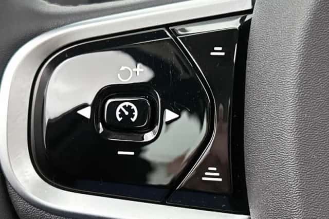 Volvo XC90 (2025) thumbnail 6