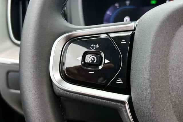 Volvo XC60 (2024) thumbnail 6