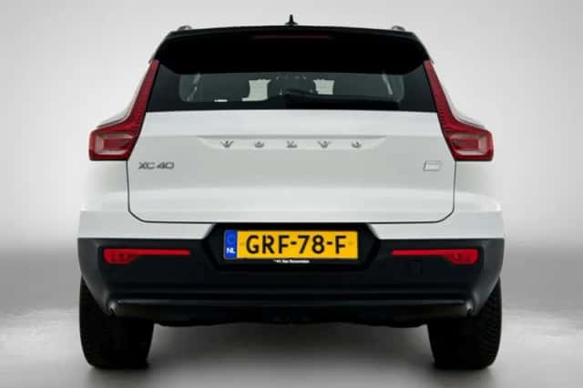 Volvo EX40 (2024) thumbnail 3