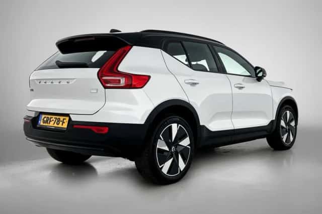 Volvo EX40 (2024) thumbnail 4