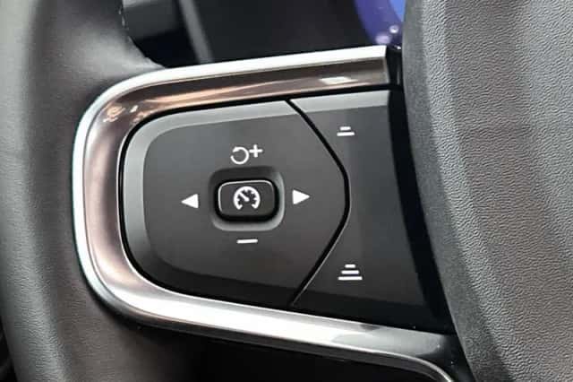 Volvo EX40 (2024) thumbnail 6
