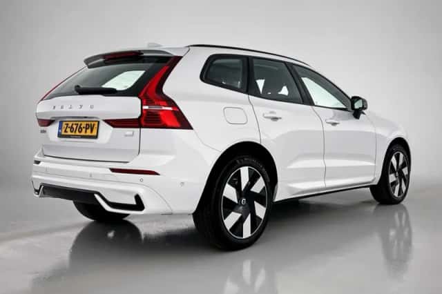 Volvo XC60 (2024) thumbnail 4