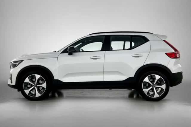 Volvo XC40 (2025) thumbnail 2