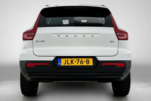 Volvo XC40 (2025) thumbnail 3