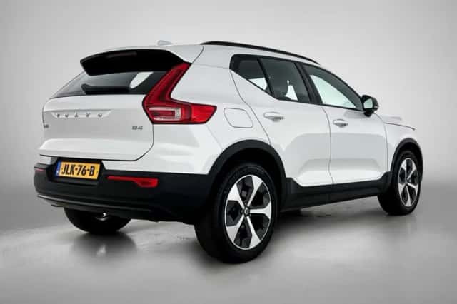 Volvo XC40 (2025) thumbnail 4