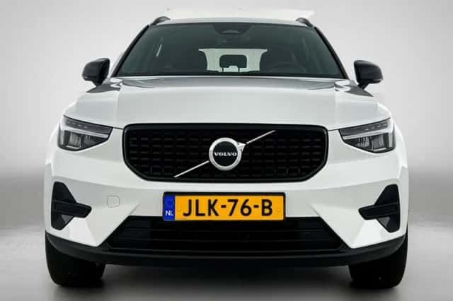 Volvo XC40 (2025) thumbnail 5