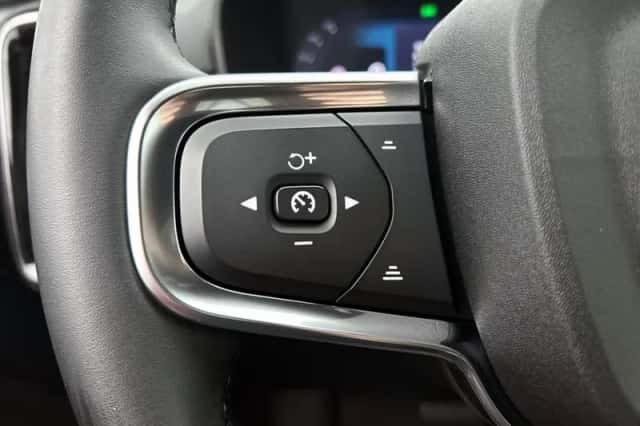 Volvo XC40 (2025) thumbnail 6