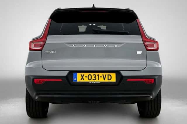 Volvo XC40 (2024) thumbnail 3