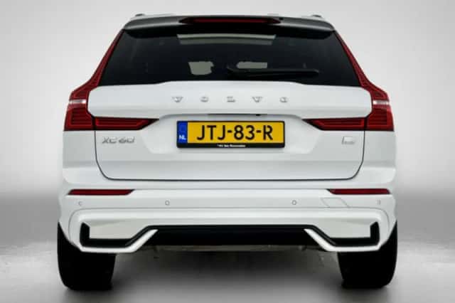Volvo XC60 (2023) thumbnail 3