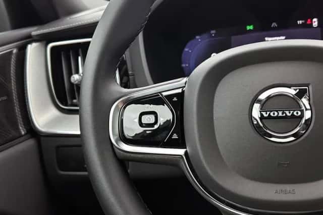 Volvo XC60 (2023) thumbnail 6