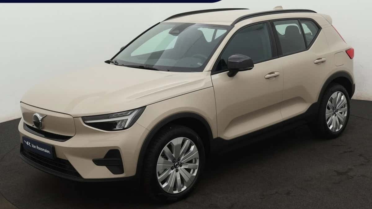 Volvo EX40 (2025) — foto 1
