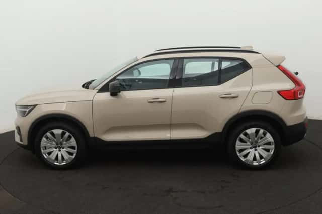 Volvo EX40 (2025) thumbnail 2