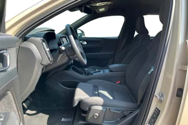 Volvo EX40 (2025) thumbnail 3