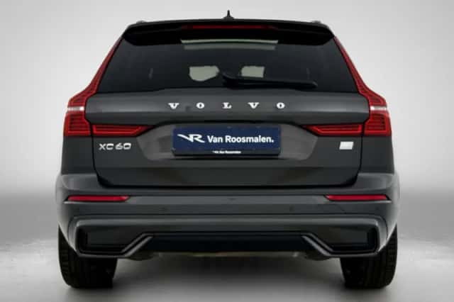 Volvo XC60 (2023) thumbnail 3