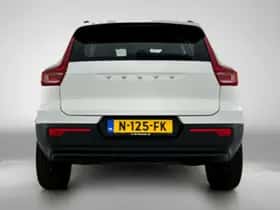 Volvo XC40 (2021) thumbnail 3