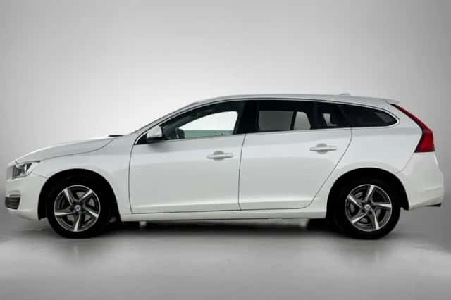 Volvo V60 (2015) thumbnail 2