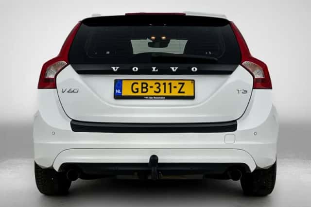 Volvo V60 (2015) thumbnail 3