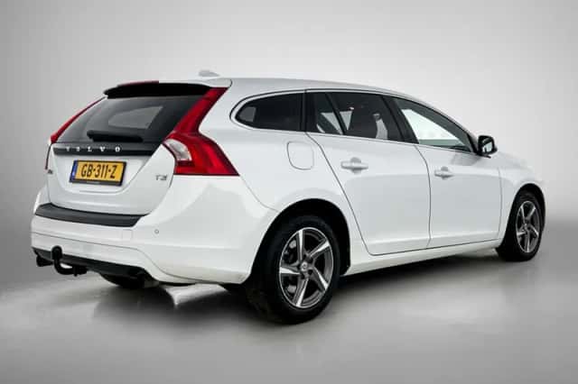 Volvo V60 (2015) thumbnail 4