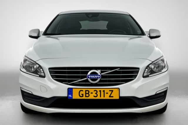 Volvo V60 (2015) thumbnail 5