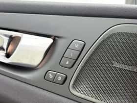 Volvo XC60 (2022) thumbnail 10