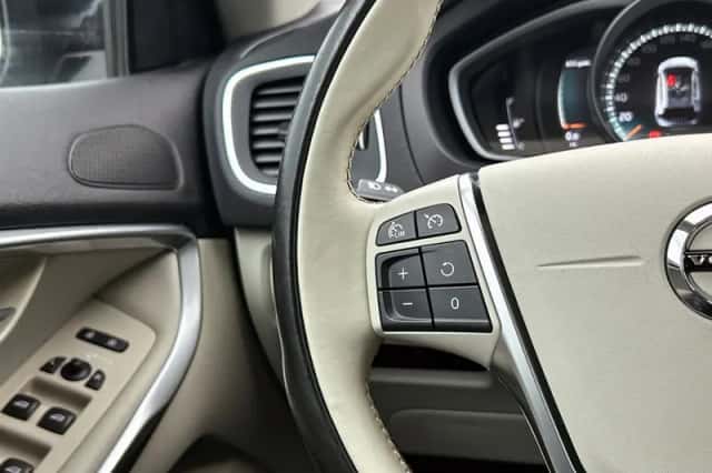 Volvo V40 (2017) thumbnail 6