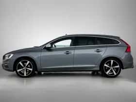 Volvo V60 (2019) thumbnail 2