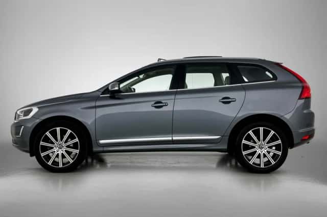 Volvo XC60 (2015) thumbnail 2