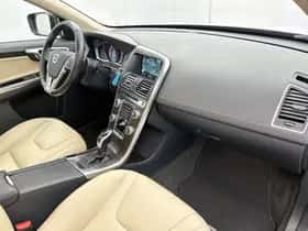 Volvo XC60 (2015) thumbnail 23