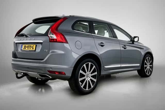 Volvo XC60 (2015) thumbnail 5