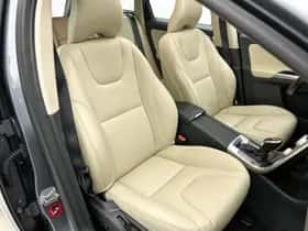 Volvo XC60 (2015) thumbnail 45