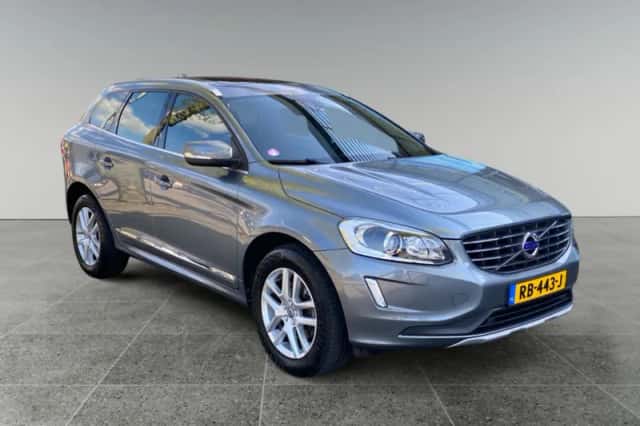 Volvo XC60 (2017) thumbnail 2
