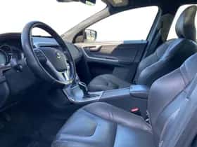 Volvo XC60 (2017) thumbnail 3
