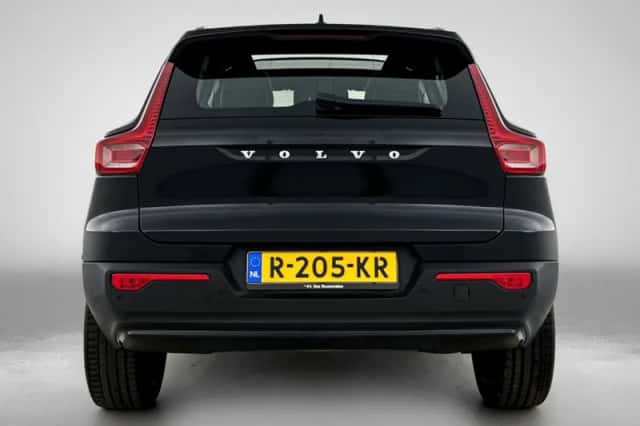 Volvo XC40 (2022) thumbnail 3
