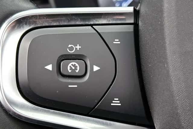 Volvo XC40 (2022) thumbnail 6