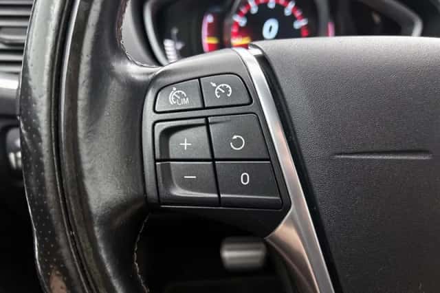 Volvo V40 (2015) thumbnail 6