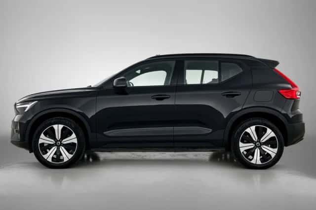 Volvo XC40 (2023) thumbnail 2