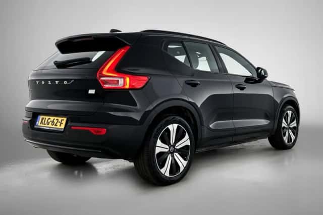 Volvo XC40 (2023) thumbnail 4