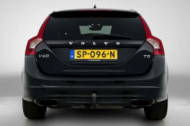 Volvo V60 (2015) thumbnail 3
