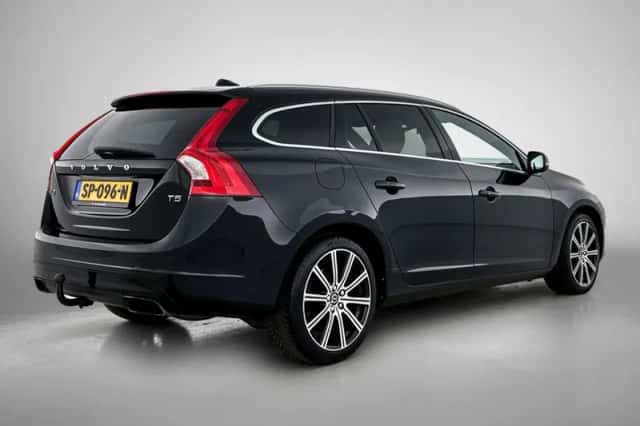 Volvo V60 (2015) thumbnail 5