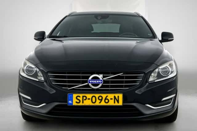 Volvo V60 (2015) thumbnail 6