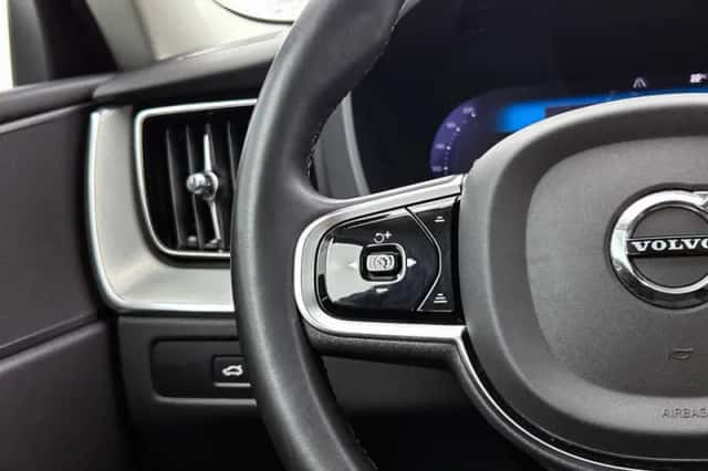 Volvo XC60 (2023) thumbnail 6