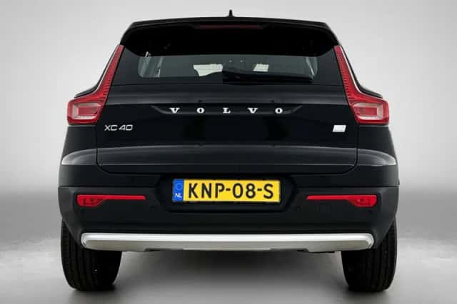 Volvo XC40 (2023) thumbnail 3
